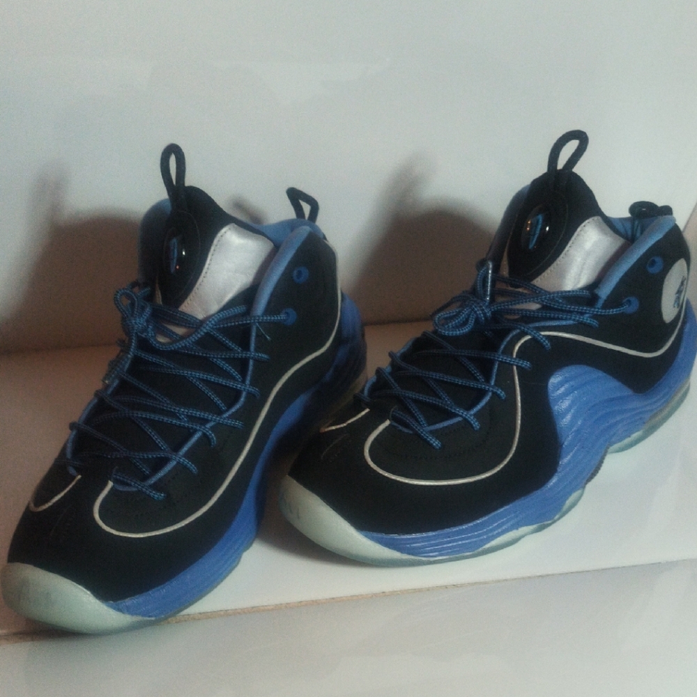 Nike Black and Blue Athletic Shoes